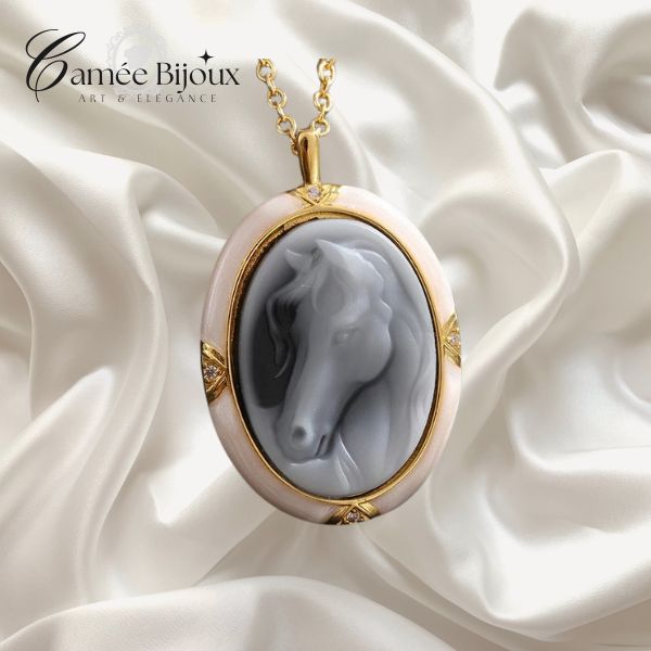 pendentif camée cheval