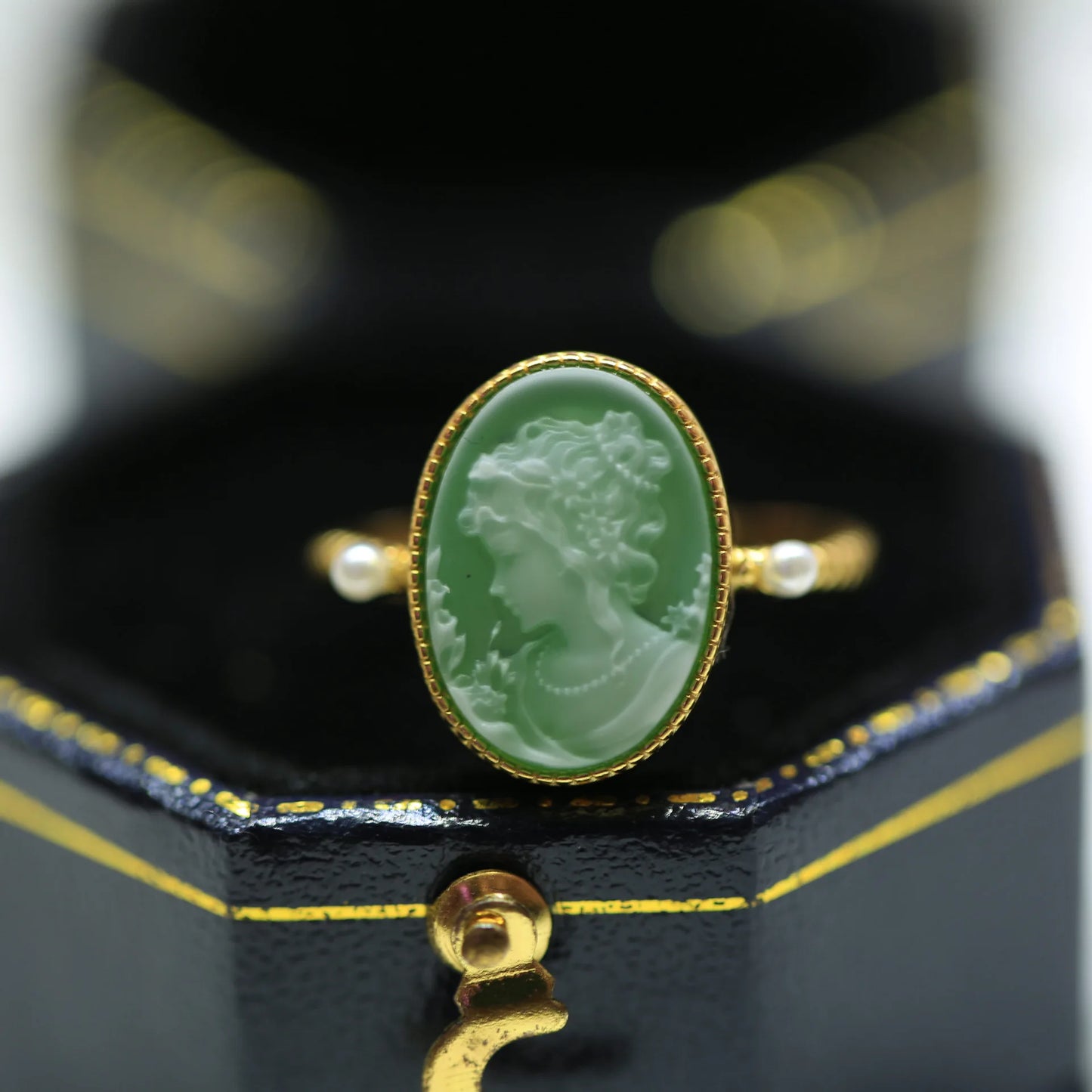 Bague camée Comtesse verte en agate et plaqué or 18 carats