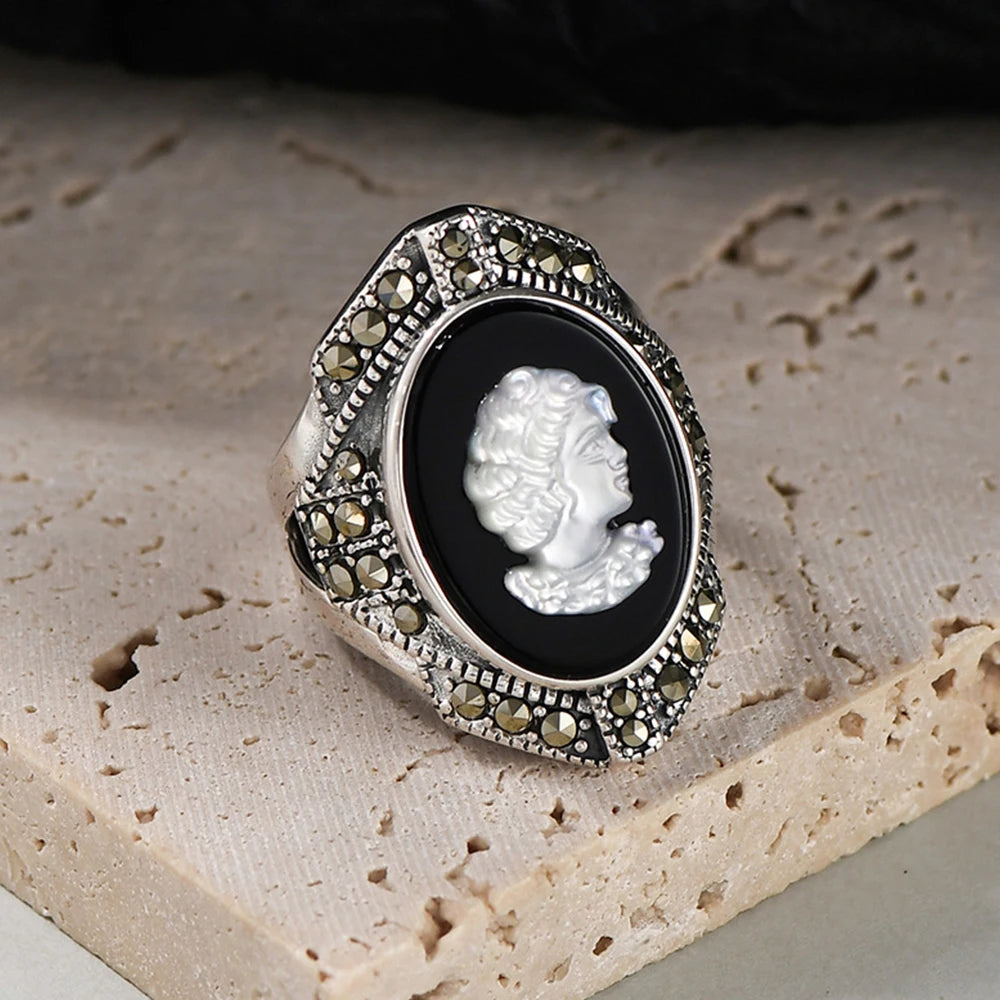 Bague camée vintage en Argent 925 avec Onyx Noir et Camée coquillage blanc
