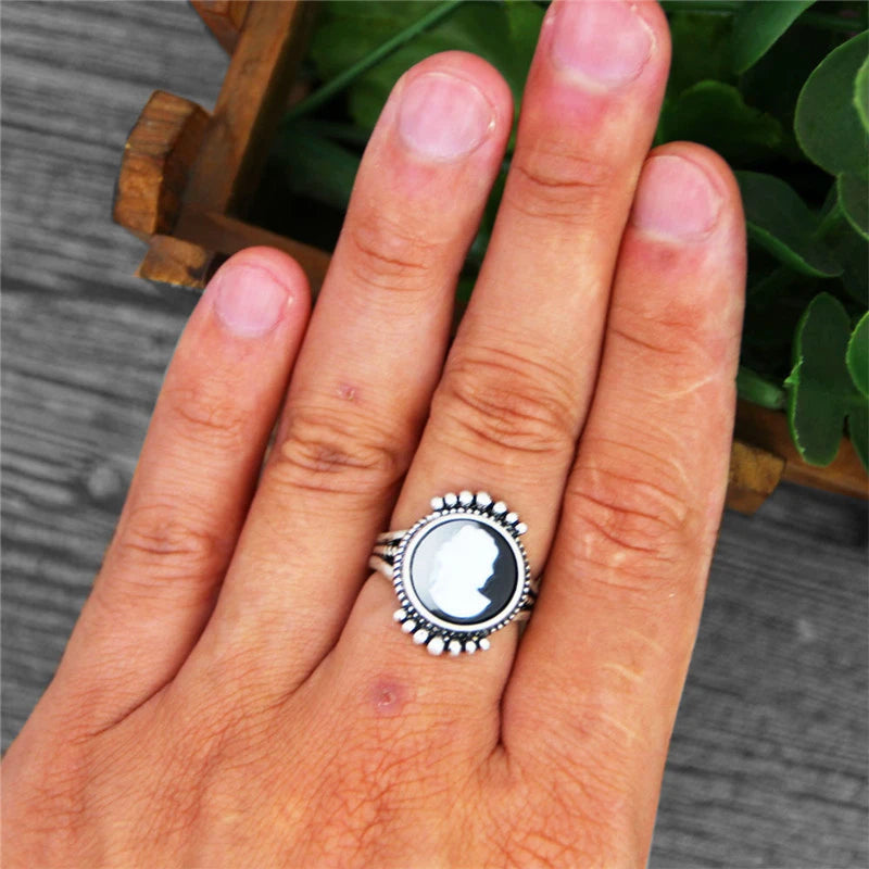 Bague camée ronde noir et blanc pour femmes - Bijou vintage