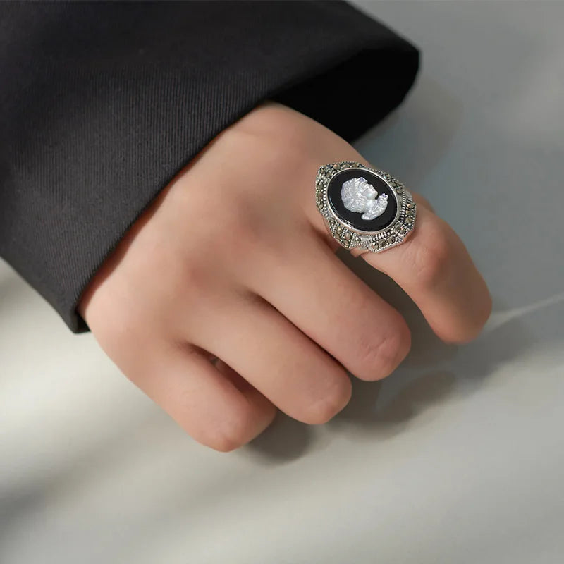Bague camée vintage en Argent 925 avec Onyx Noir et Camée coquillage blanc
