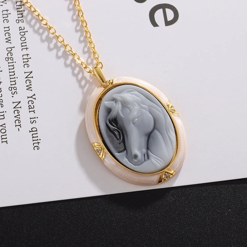 Collier et pendentif camée Cheval du zodiac pour Femmes