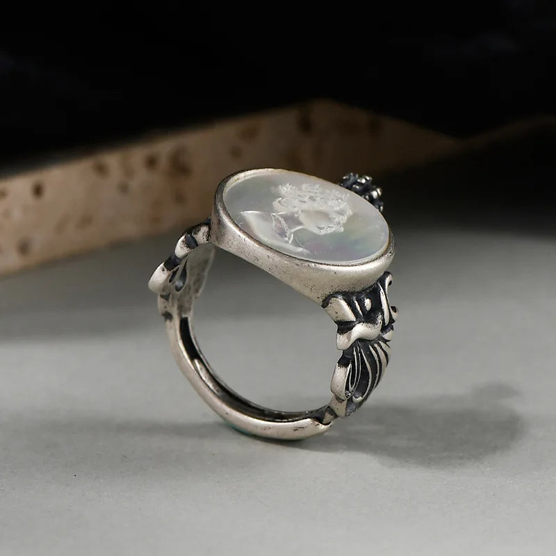 Bague camée Reine en argent 925 et coquillage blanc pour femmes