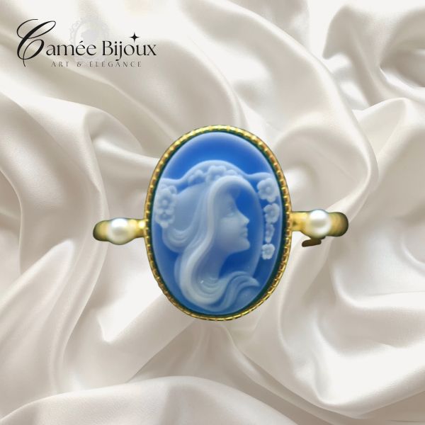 Bague camée Fleur bleue en agate et plaqué or 18 carats