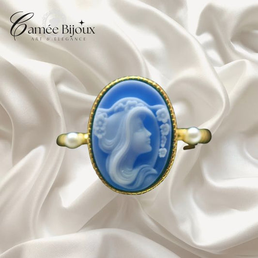 Bague camée Fleur bleue en agate et plaqué or 18 carats