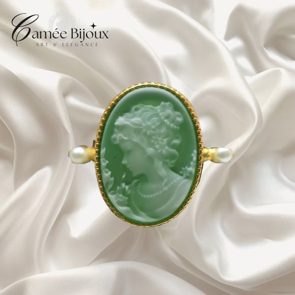 Bague camée Comtesse verte en agate et plaqué or 18 carats