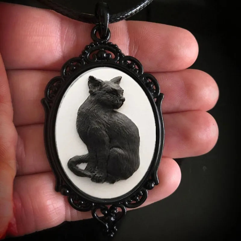 Collier pendentif camée Chat Noir Gothique